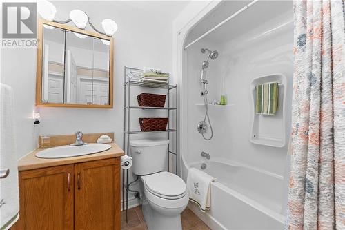 405 Sweezey Court, Pembroke, ON - Indoor Photo Showing Bathroom