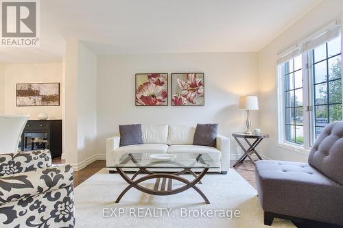 40 Lido Drive, Hamilton, ON - Indoor Photo Showing Living Room