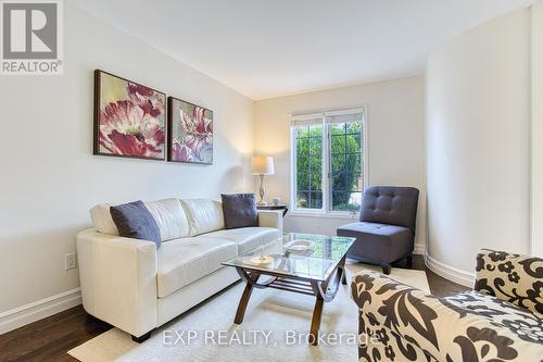 40 Lido Drive, Hamilton, ON - Indoor Photo Showing Living Room