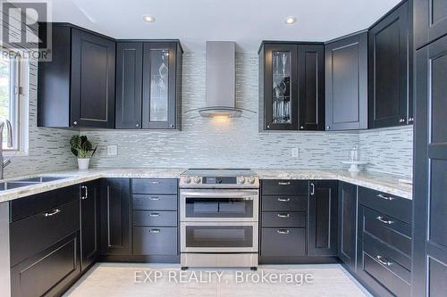 40 Lido Drive, Hamilton, ON - Indoor Photo Showing Kitchen With Double Sink With Upgraded Kitchen