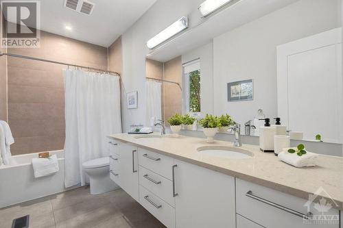 Third level - Main bathroom - 455 Duchess Avenue, Ottawa, ON - Indoor Photo Showing Bathroom