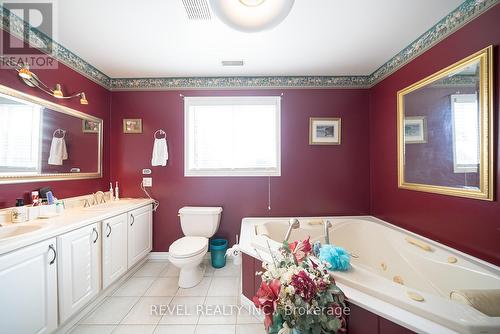 25 West Avenue, Hamilton, ON - Indoor Photo Showing Bathroom