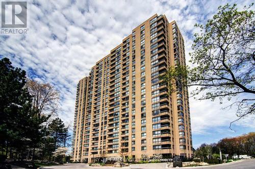 2801 - 3 Concorde Place, Toronto, ON - Outdoor With Facade