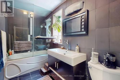 35 Humberside Avenue, Toronto, ON - Indoor Photo Showing Bathroom