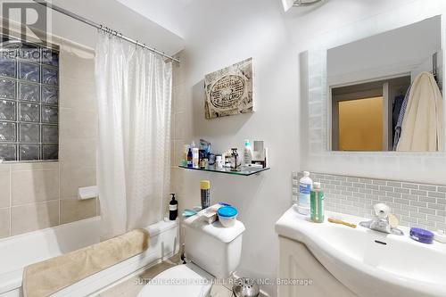 35 Humberside Avenue, Toronto, ON - Indoor Photo Showing Bathroom