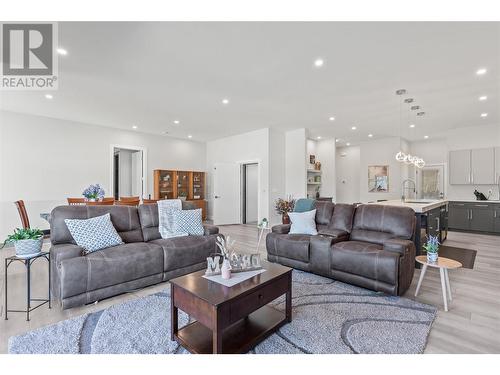 7141 Nakiska Drive, Vernon, BC - Indoor Photo Showing Living Room