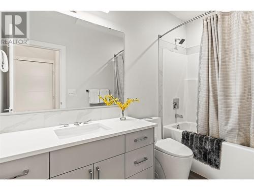 7141 Nakiska Drive, Vernon, BC - Indoor Photo Showing Bathroom