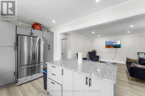 67 Seven Oaks Drive, Hamilton, ON - Indoor Photo Showing Kitchen With Upgraded Kitchen