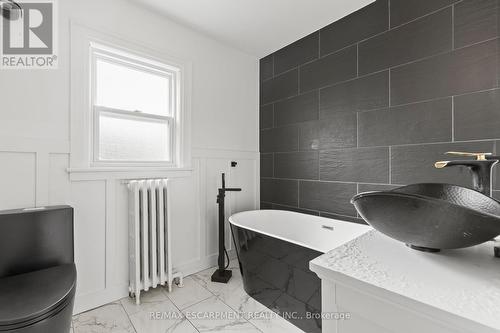 73 Talbot Street N, Norfolk, ON - Indoor Photo Showing Bathroom