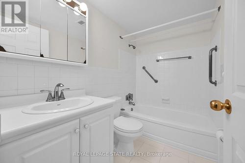 408 - 10 Woodman Drive S, Hamilton, ON - Indoor Photo Showing Bathroom