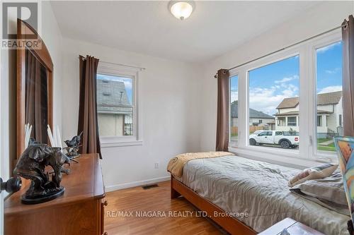 47 Cunningham Street, Thorold, ON - Indoor Photo Showing Bedroom