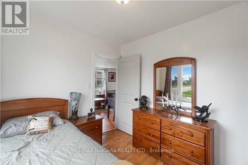 47 Cunningham Street, Thorold, ON - Indoor Photo Showing Bedroom