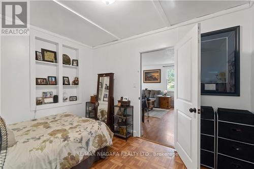 47 Cunningham Street, Thorold, ON - Indoor Photo Showing Bedroom