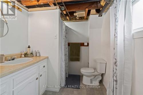 47 Cunningham Street, Thorold, ON - Indoor Photo Showing Bathroom