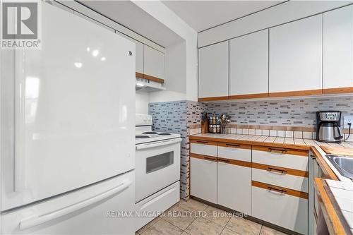 47 Cunningham Street, Thorold, ON - Indoor Photo Showing Kitchen