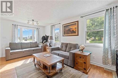 47 Cunningham Street, Thorold, ON - Indoor Photo Showing Living Room