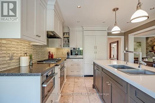 1407 Bayshire Drive, Oakville, ON - Indoor Photo Showing Kitchen With Double Sink With Upgraded Kitchen