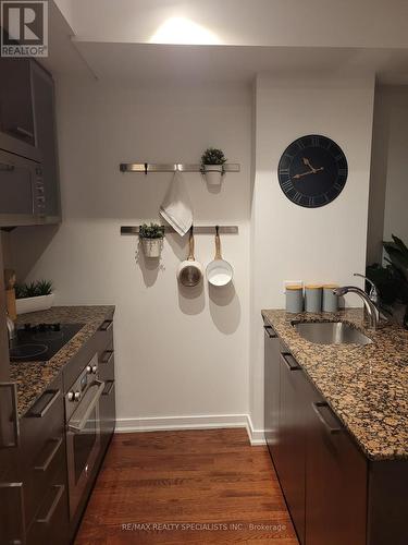 703 - 12 York Street, Toronto, ON - Indoor Photo Showing Kitchen