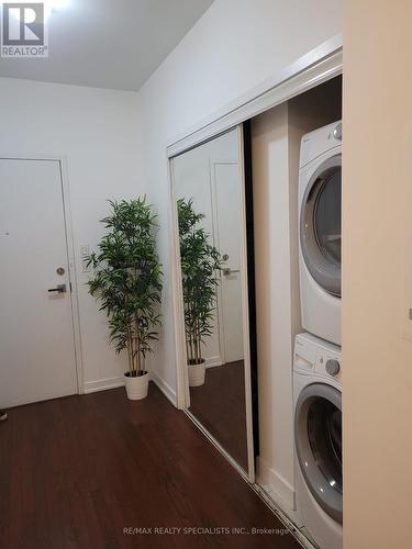 703 - 12 York Street, Toronto, ON - Indoor Photo Showing Laundry Room