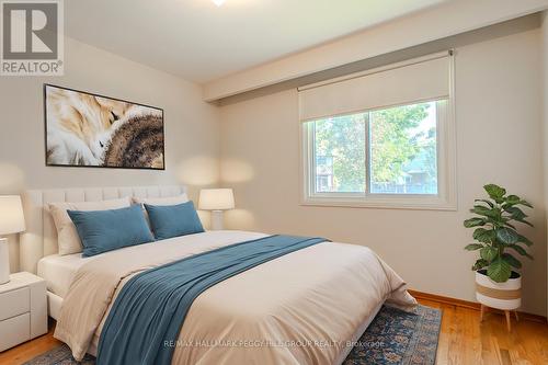 31 Mitchell Avenue, New Tecumseth, ON - Indoor Photo Showing Bedroom