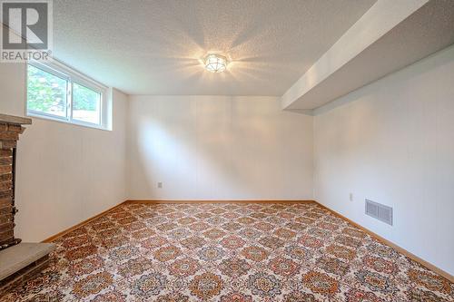 31 Mitchell Avenue, New Tecumseth, ON - Indoor Photo Showing Other Room