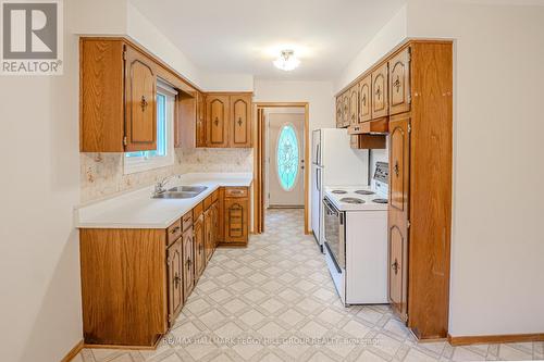 31 Mitchell Avenue, New Tecumseth, ON - Indoor Photo Showing Kitchen With Double Sink