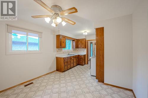 31 Mitchell Avenue, New Tecumseth, ON - Indoor Photo Showing Kitchen