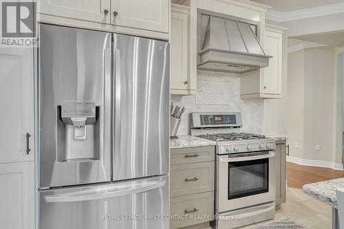 97 Jewel House Lane, Barrie, ON - Indoor Photo Showing Kitchen With Upgraded Kitchen