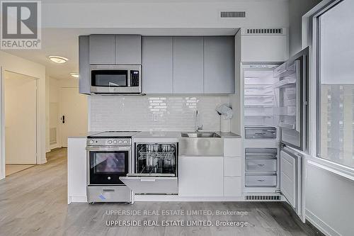 618 - 270 Dufferin Street, Toronto, ON - Indoor Photo Showing Kitchen