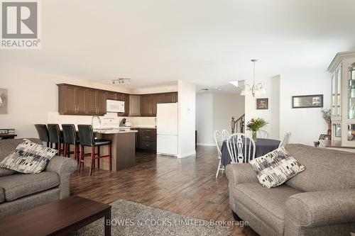 307 Louden Terrace, Peterborough (Monaghan), ON - Indoor Photo Showing Living Room