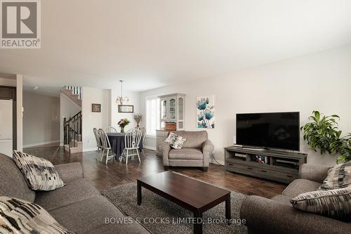 307 Louden Terrace, Peterborough (Monaghan), ON - Indoor Photo Showing Living Room