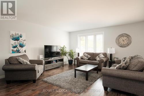 307 Louden Terrace, Peterborough (Monaghan), ON - Indoor Photo Showing Living Room