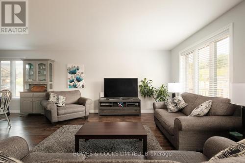 307 Louden Terrace, Peterborough (Monaghan), ON - Indoor Photo Showing Living Room