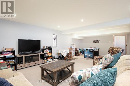 307 Louden Terrace, Peterborough (Monaghan), ON - Indoor Photo Showing Living Room