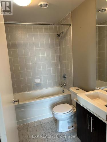 2105 - 65 Bremner Boulevard, Toronto, ON - Indoor Photo Showing Bathroom