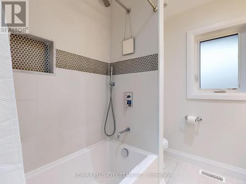 34A Maybourne Avenue, Toronto, ON - Indoor Photo Showing Bathroom