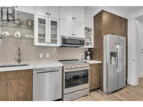 2191 Lavetta Drive, Kelowna, BC - Indoor Photo Showing Kitchen