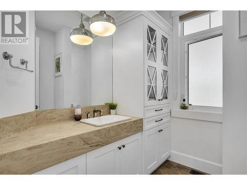 2191 Lavetta Drive, Kelowna, BC - Indoor Photo Showing Bathroom