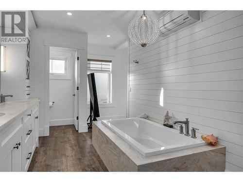 2191 Lavetta Drive, Kelowna, BC - Indoor Photo Showing Bathroom