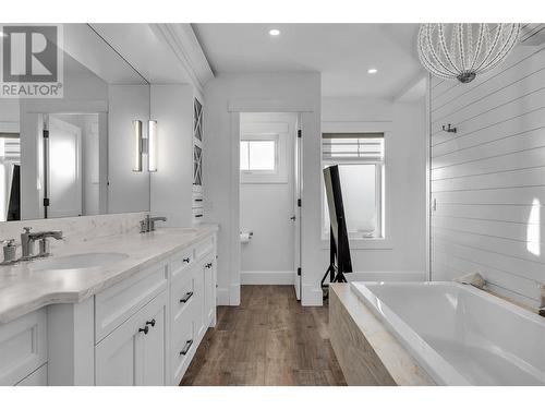 2191 Lavetta Drive, Kelowna, BC - Indoor Photo Showing Bathroom