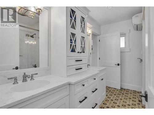 2191 Lavetta Drive, Kelowna, BC - Indoor Photo Showing Bathroom