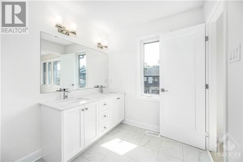 144 Succession Crescent, Stittsville, ON - Indoor Photo Showing Bathroom