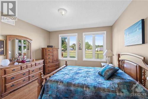 916 Eastboro Avenue, Ottawa, ON - Indoor Photo Showing Bedroom