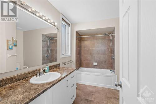 916 Eastboro Avenue, Ottawa, ON - Indoor Photo Showing Bathroom