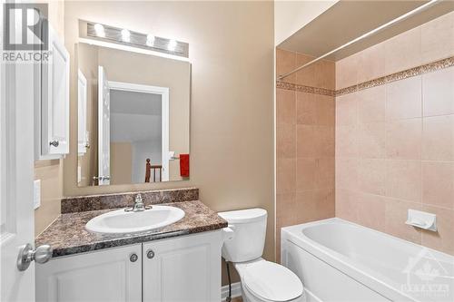 916 Eastboro Avenue, Ottawa, ON - Indoor Photo Showing Bathroom