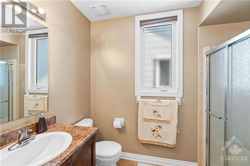 916 Eastboro Avenue, Ottawa, ON - Indoor Photo Showing Bathroom