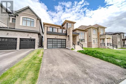 11 Upbound Court, East Gwillimbury, ON - Outdoor With Balcony With Facade