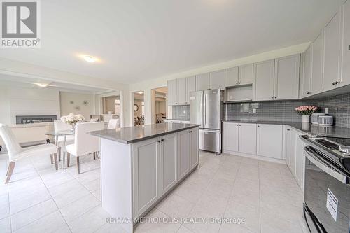 11 Upbound Court, East Gwillimbury, ON - Indoor Photo Showing Kitchen With Upgraded Kitchen