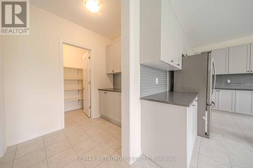 11 Upbound Court, East Gwillimbury, ON - Indoor Photo Showing Kitchen