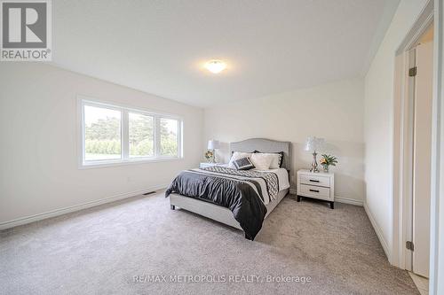 11 Upbound Court, East Gwillimbury, ON - Indoor Photo Showing Bedroom